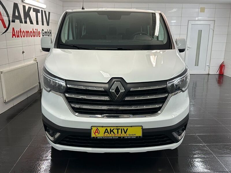Gebraucht Renault Trafic Life 150 PS (110 kW) 2022 Gletscherweiss Van / Kleinbus