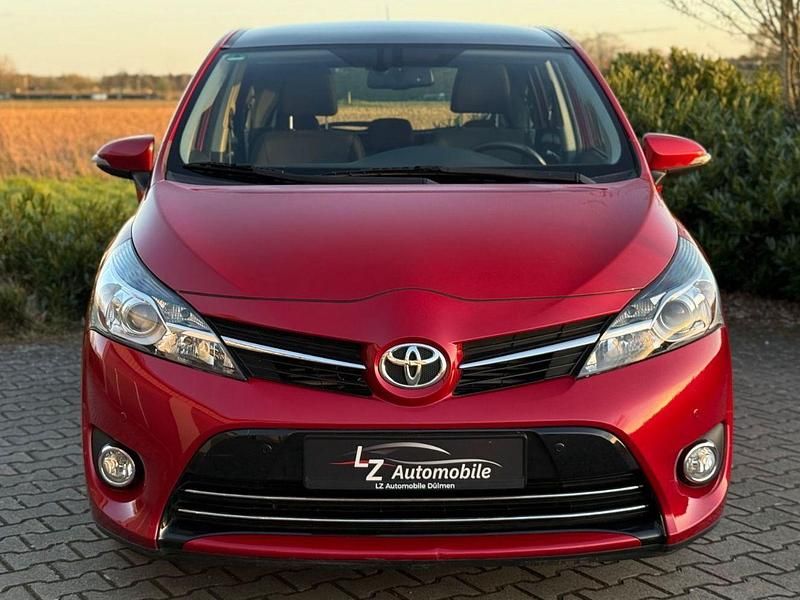 Gebraucht Toyota Verso 111 PS (81 kW) 2014 Rot Van / Kleinbus