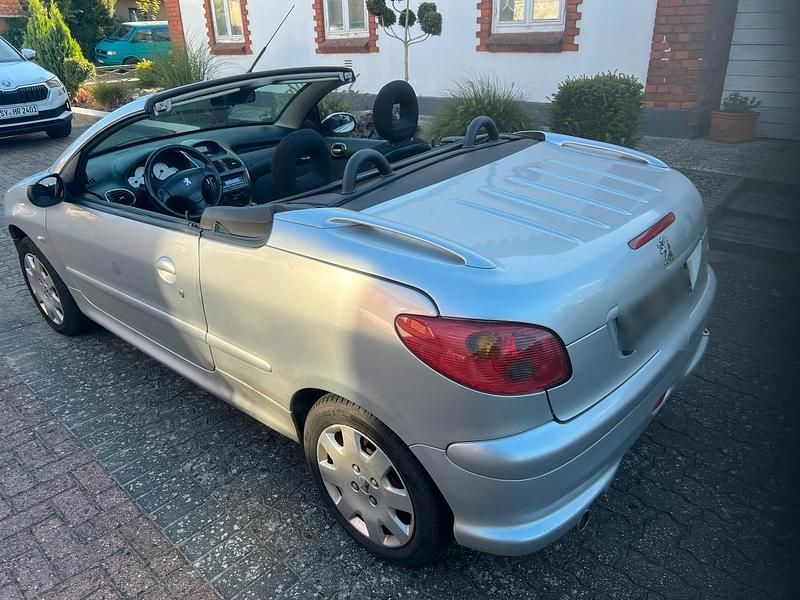 Grau Gebraucht 2004 Peugeot 206 CC Cabrio | 1.200 € (Fairer Preis) - Bild 1/4