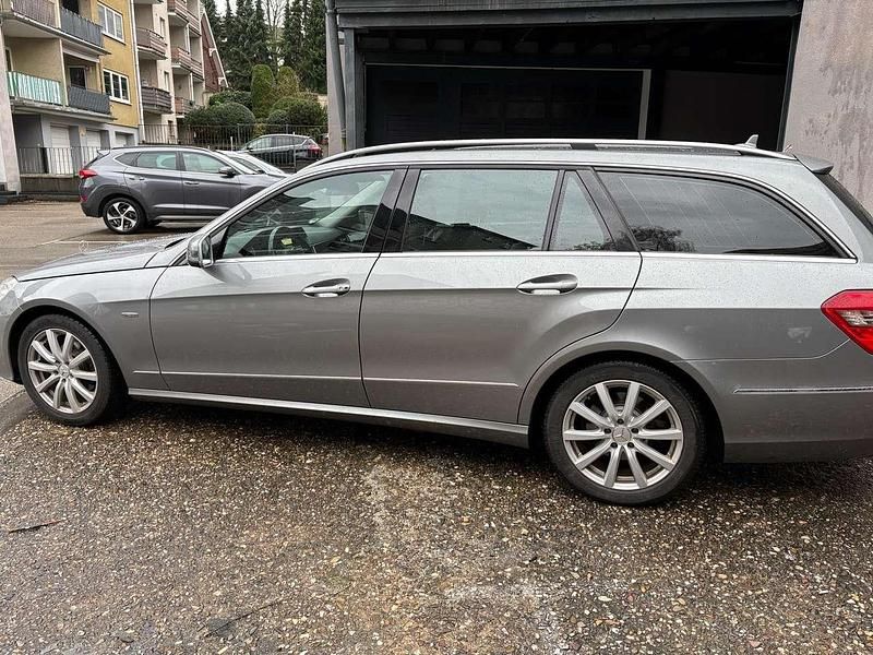Gebraucht Mercedes E200 184 PS (135 kW) 2012 Silber Kombi