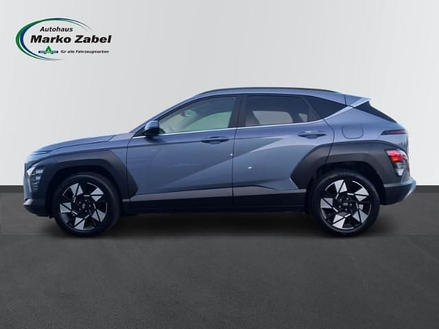 Neu Hyundai Kona 129 PS (94 kW) 2025 Blau SUV
