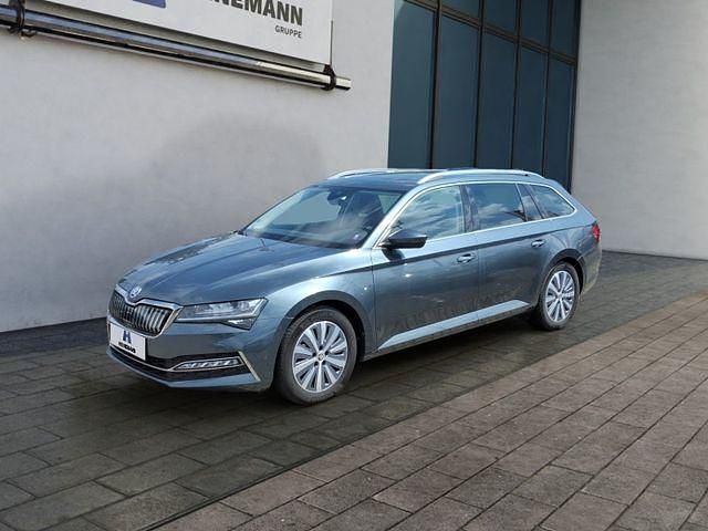 Quarzgrau metallic Gebraucht 2021 Skoda Superb Style Kombi | 23.950 € (Fairer Preis) - Bild 1/4