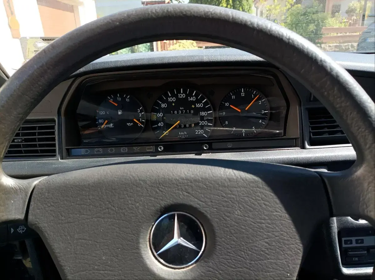 Gebraucht Mercedes 190 109 PS (80 kW) 1991 Blau Limousine