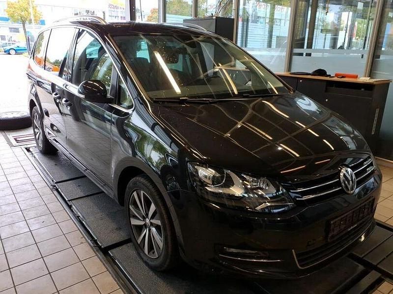 Schwarz Gebraucht 2022 VW Sharan Van / Kleinbus | 33.899 € (Teuer) - Bild 1/3