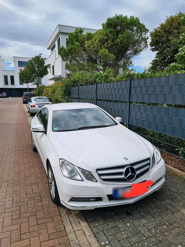 Gebraucht Mercedes E220 170 PS (125 kW) 2013 Weiß Coupé