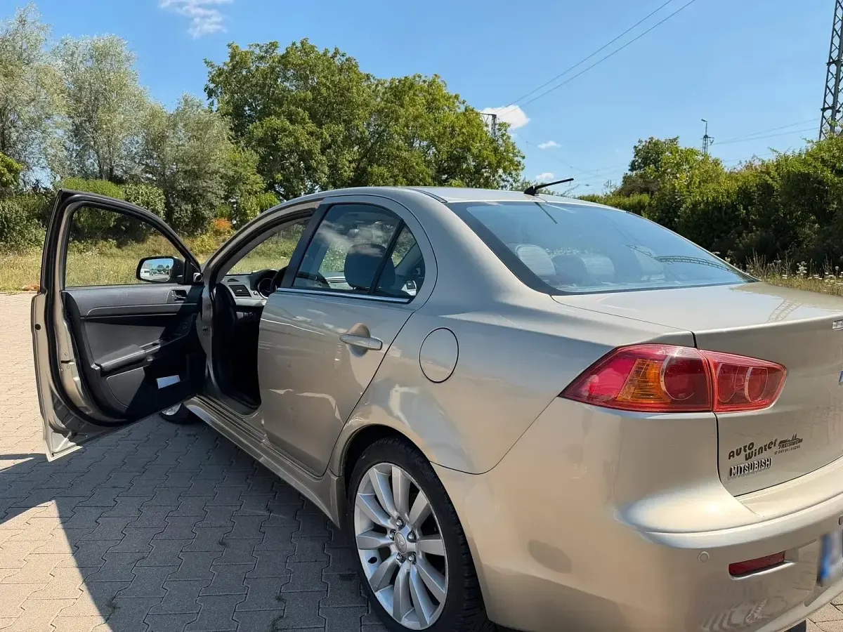 Gebraucht Mitsubishi Lancer Instyle 143 PS (105 kW) 2009 Gold Limousine