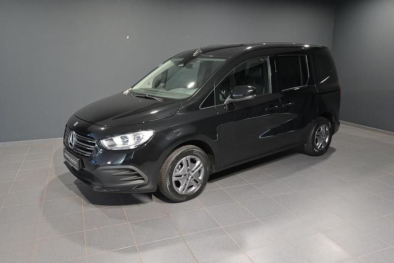 Loparitschwarz metallic Gebraucht 2024 Mercedes T180 Style Van / Kleinbus | 25.780 € (Fairer Preis) - Bild 1/4