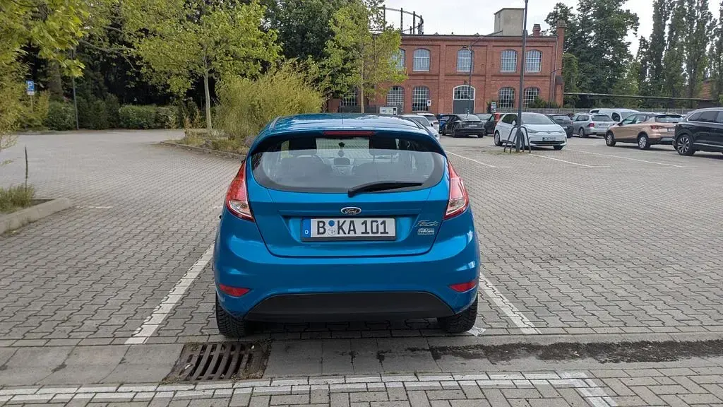 Second-hand Ford Fiesta Trend 80 CP (58 kW) 2015 Albastru Hatchback