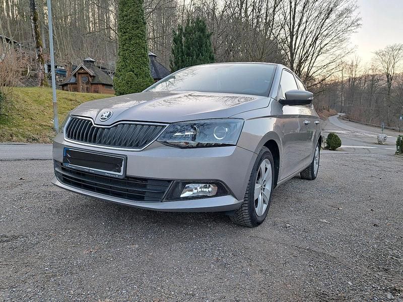 Gebraucht Skoda Fabia Ambition 95 PS (69 kW) 2018 Silber Limousine