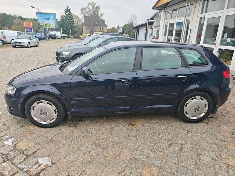 Gebraucht Audi A3 Attraction 125 PS (91 kW) 2011 Blau Kleinwagen