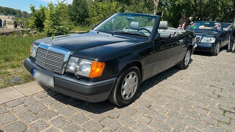 Schwarz Gebraucht 1993 Mercedes 320 Cabrio | 27.999 € - Bild 1/4