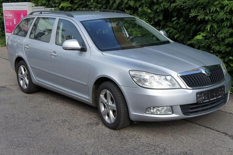 Silber Gebraucht 2013 Skoda Octavia Elegance Kombi | 7.000 € (Guter Preis) - Bild 1/4