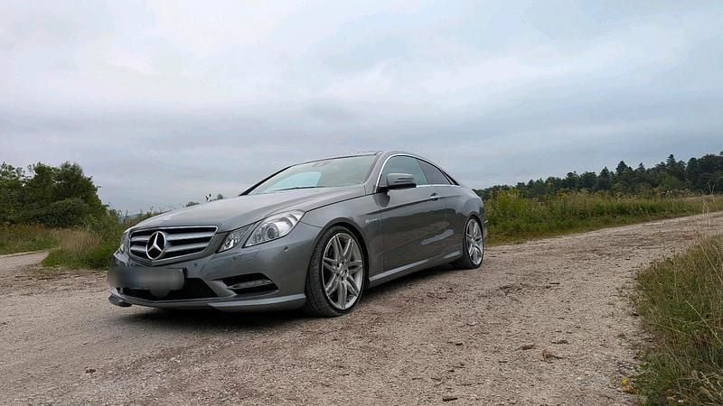 Silber Gebraucht 2012 Mercedes E500 Coupé | 21.900 € (Guter Preis) - Bild 1/4