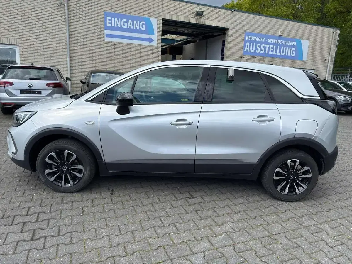 Usado Opel Crossland X Elegance 110 HP (80 kW) 2024 Prateado SUV