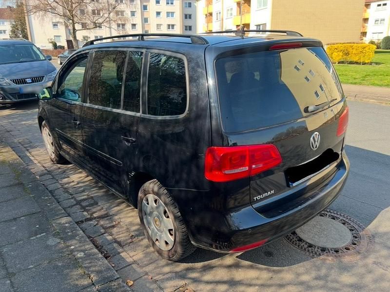 Gebraucht VW Touran 105 PS (77 kW) 2010 Schwarz Van / Kleinbus