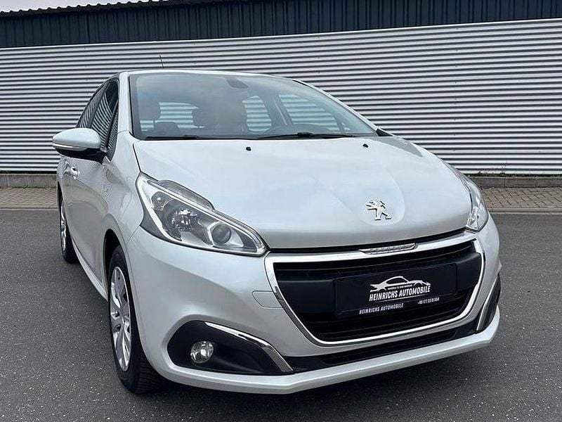 Weiß Gebraucht 2017 Peugeot 208 Active Kleinwagen | 5.499 € (Fairer Preis) - Bild 1/4