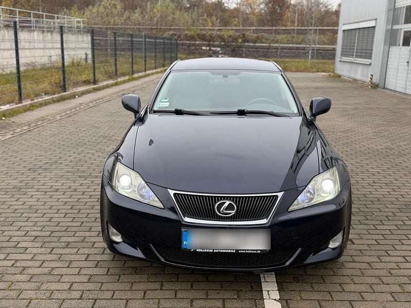 Blau Gebraucht 2007 Lexus IS220d Limousine | 2.700 € (Fairer Preis) - Bild 1/4