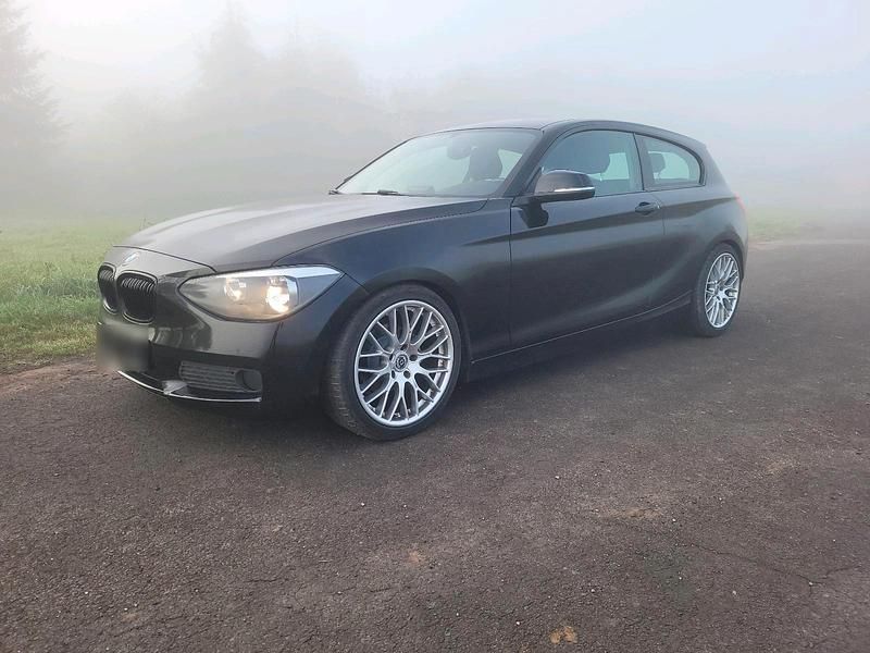 Gebraucht BMW 116 116 PS (85 kW) 2012 Schwarz Kleinwagen