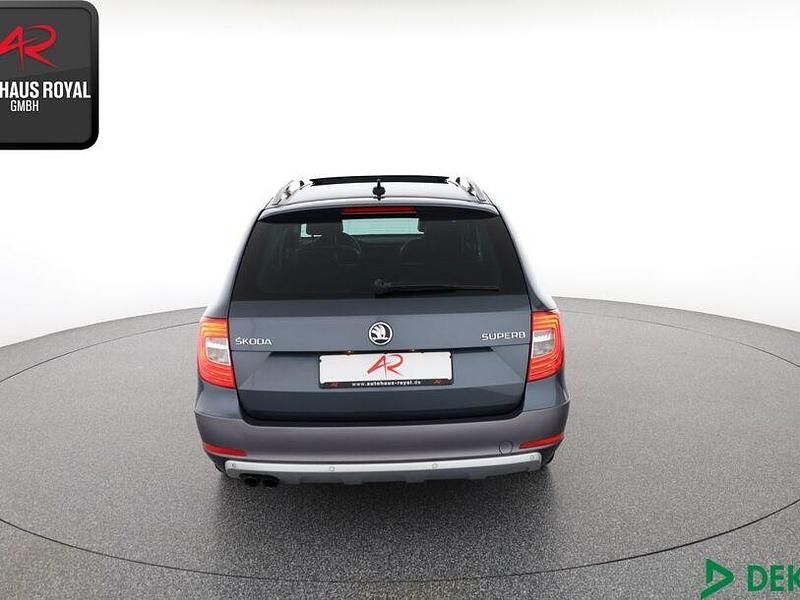 Gebraucht Skoda Superb 140 PS (102 kW) 2015 Lgrau Kombi
