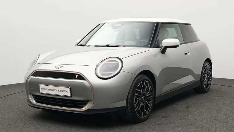 Grau Gebraucht 2024 Mini Cooper SE Favoured Kleinwagen | 29.587 € (Fairer Preis) - Bild 1/4