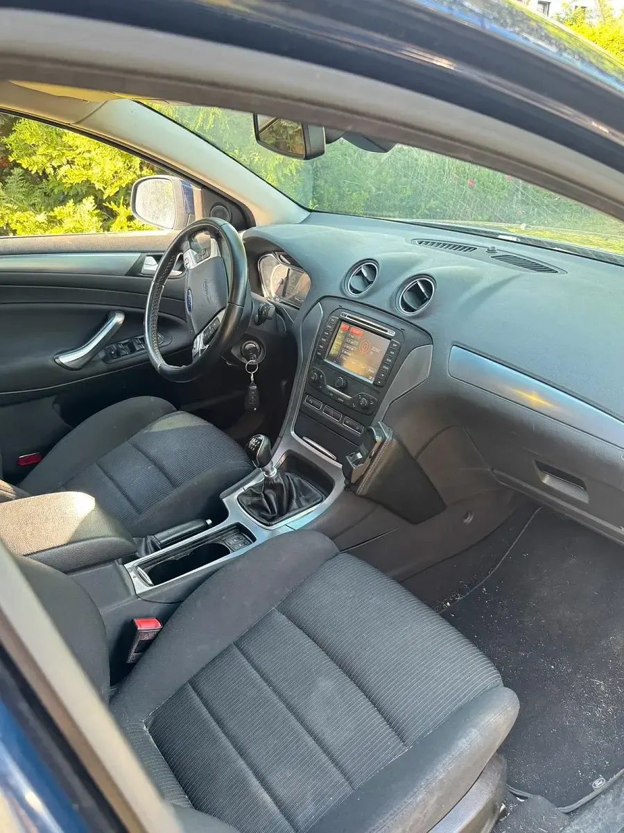 Gebraucht Ford Mondeo 140 PS (102 kW) 2013 Blau Kombi