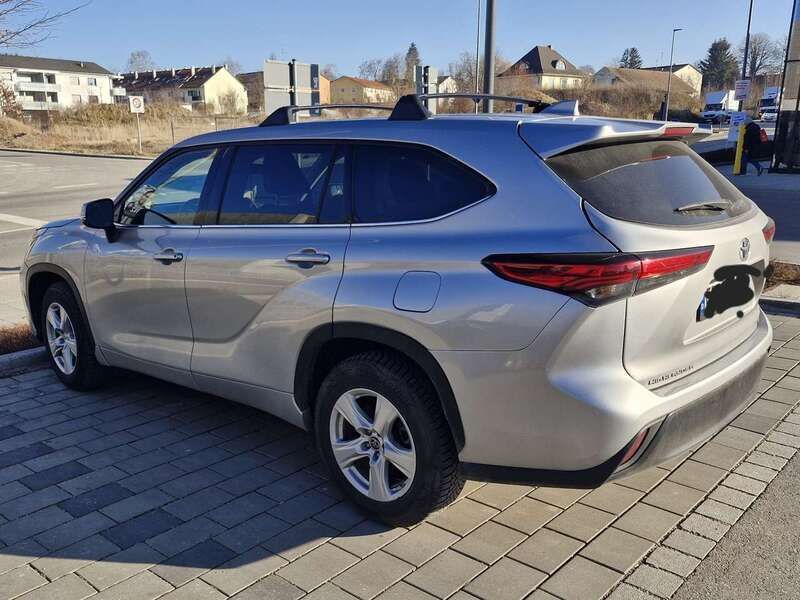 Silber Gebraucht 2021 Toyota Highlander SUV | 32.500 € - Bild 1/4