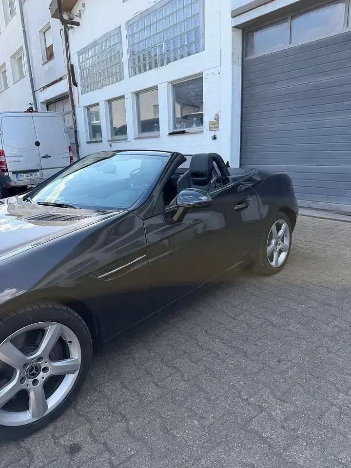 Gebraucht Mercedes SLC200 184 PS (135 kW) 2019 Grafitgrau  metalliclack Cabrio