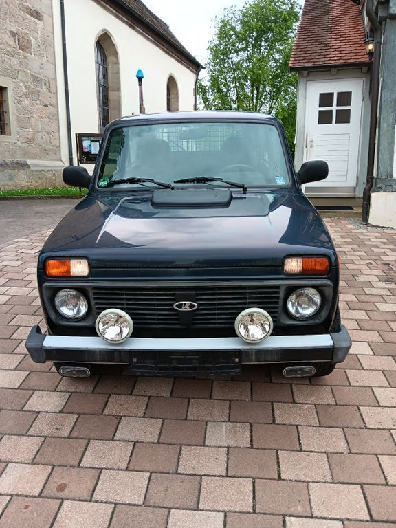 Grün Gebraucht 2014 Lada niva SUV | 6.950 € (Superpreis) - Bild 1/4