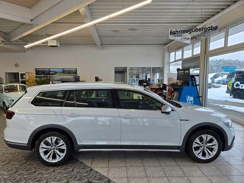 Gebraucht VW Passat Alltrack 200 PS (147 kW) 2023 Weiß Kombi