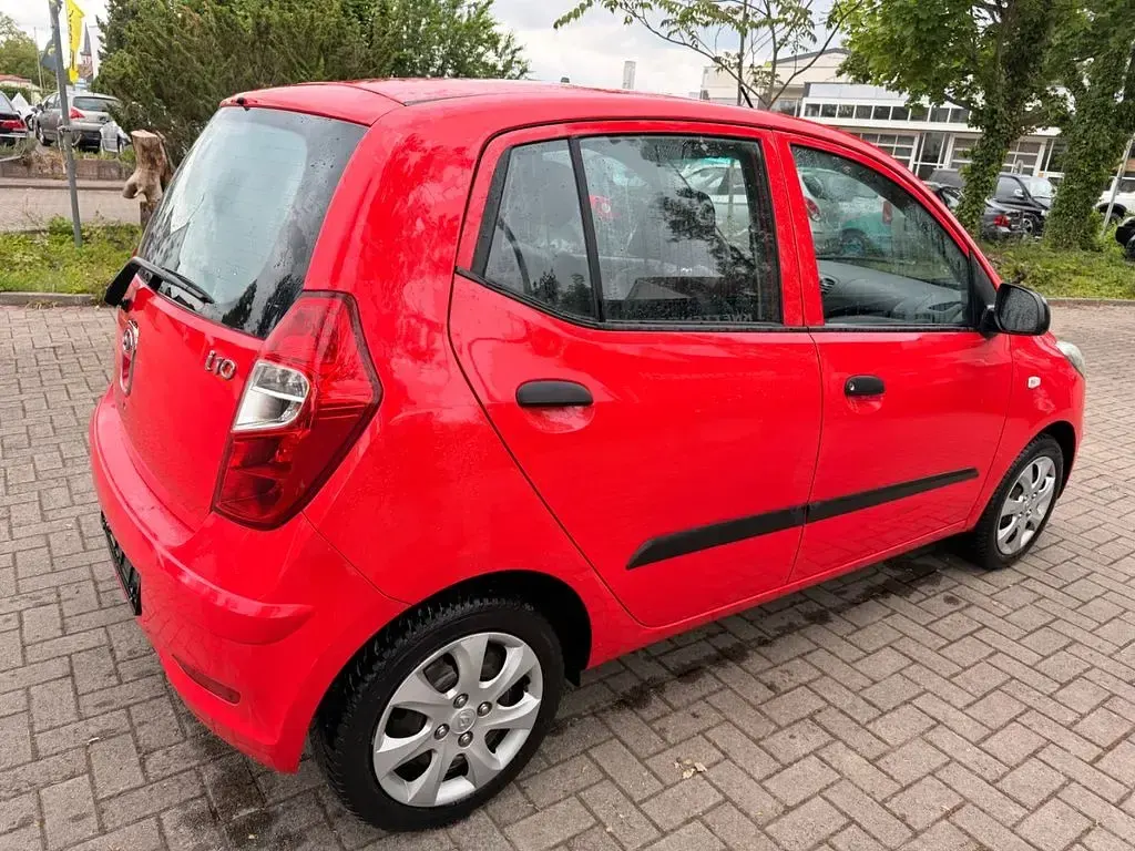 Gebraucht Hyundai i10 Edition 69 PS (50 kW) 2013 Rot Kleinwagen