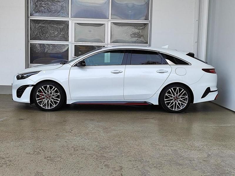 Gebraucht Kia ProCeed GT 204 PS (150 kW) 2022 Deluxeweiss met. Kleinwagen