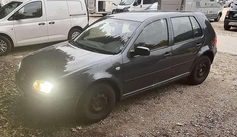 Andere außenfarben Gebraucht 2003 VW Golf IV Comfortline Limousine | 1.300 € (Guter Preis) - Bild 1/4