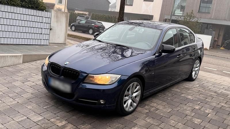 Gebraucht BMW 318 143 PS (105 kW) 2011 Blau Limousine