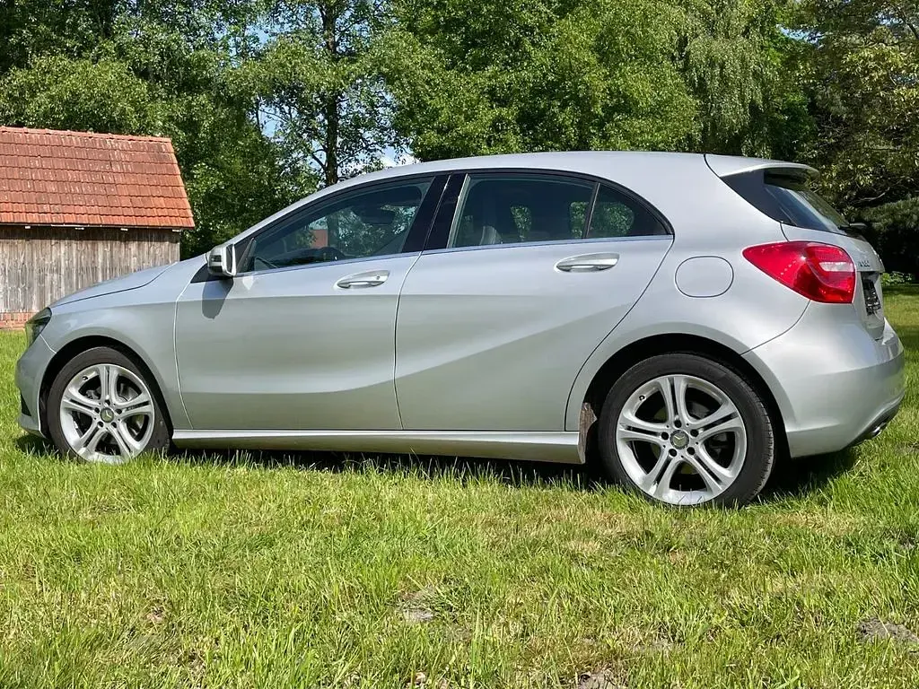 Gebraucht Mercedes A180 122 PS (89 kW) 2013 Silber Limousine