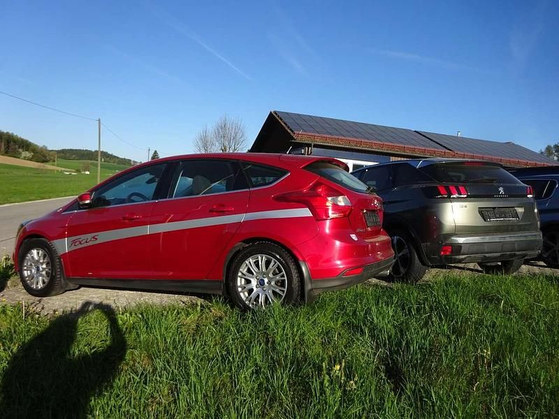 Używany Ford Focus Titanium 150 KM (110 kW) 2012 Czerwony Hatchback