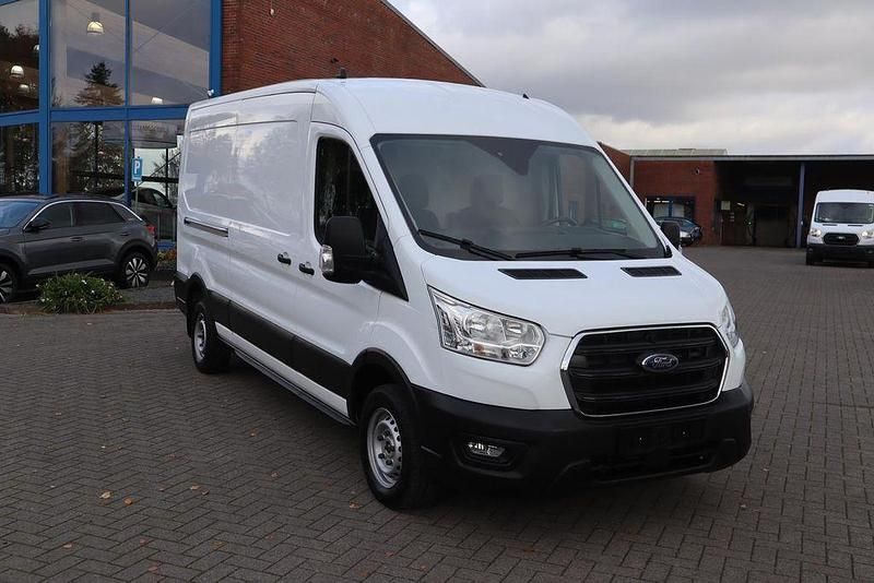 Gebraucht Ford Transit Trend 131 PS (96 kW) 2023 Weiß Limousine