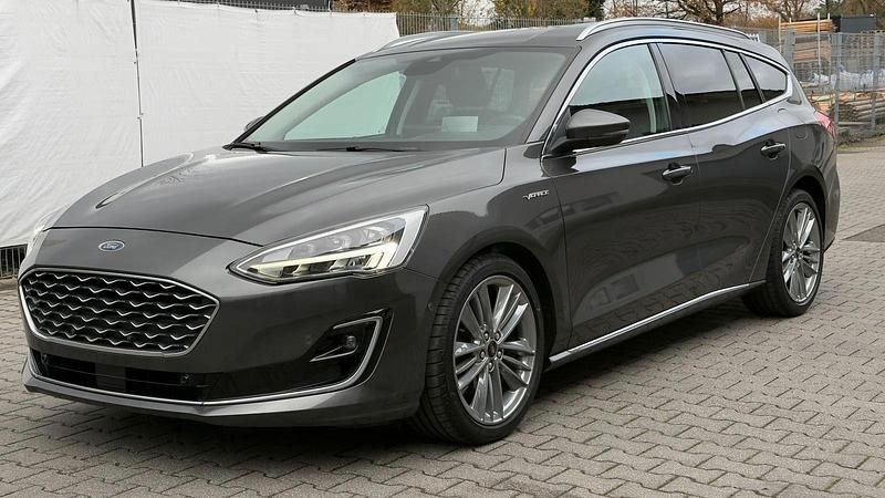 Grau Gebraucht 2019 Ford Focus Vignale Kombi | 15.990 € (Fairer Preis) - Bild 1/4