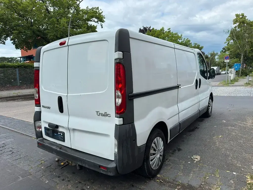 Gebraucht Renault Trafic 114 PS (83 kW) 2009 Weiß Van / Kleinbus
