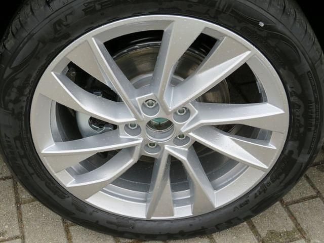 Neu Skoda Scala 116 PS (85 kW) 2025 Grau (graphitegrau metallic) Kleinwagen