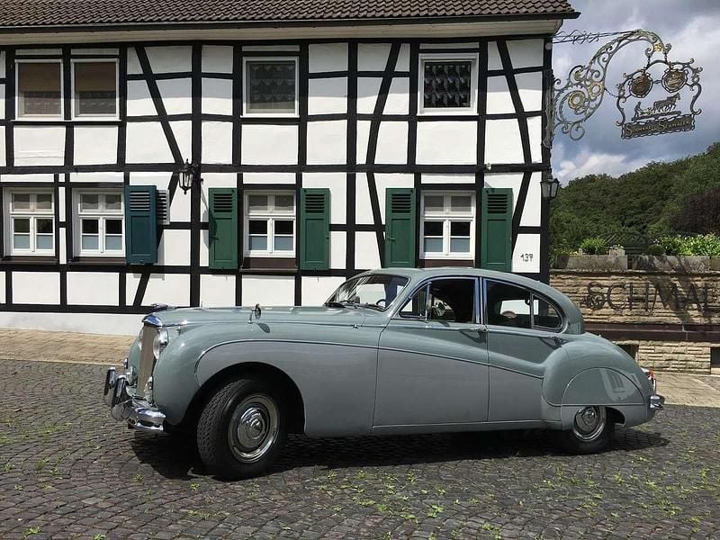 Grau Gebraucht 1960 Jaguar MK IX Limousine | 49.900 € - Bild 1/4