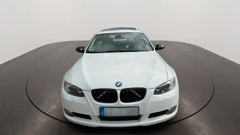 Gebraucht BMW 325 218 PS (160 kW) 2009 Weiß Coupé