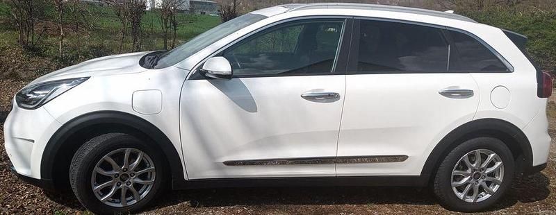 Weiß Gebraucht 2017 Kia Niro Spirit SUV | 13.600 € (Fairer Preis) - Bild 1/4