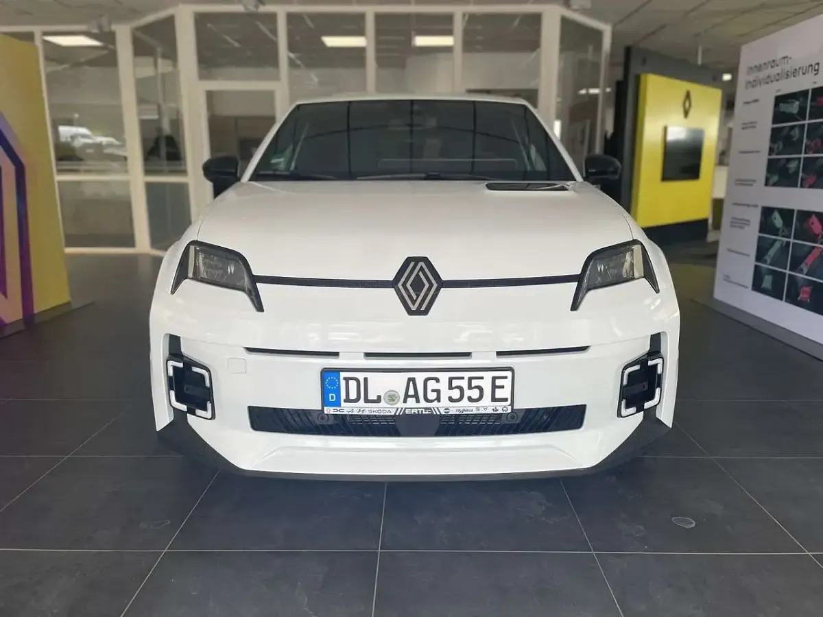 Gebraucht Renault 5 E-Tech Urban 89 kW (122 PS) 2025 Perlmuttweiß metallic Limousine