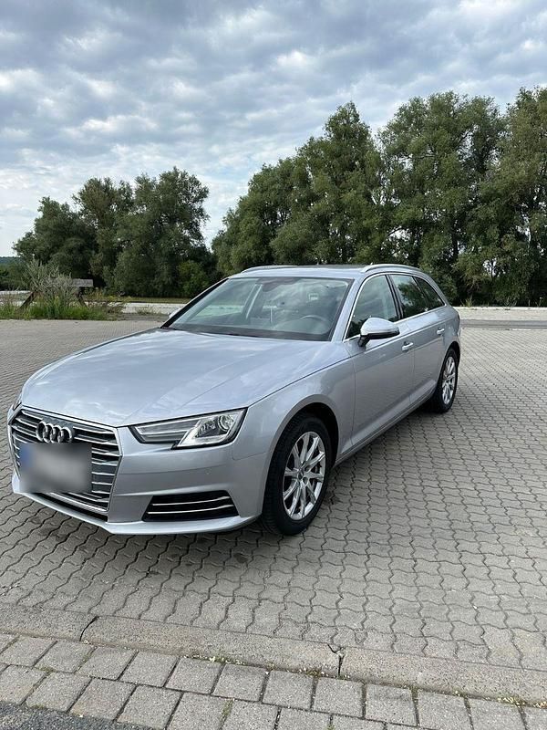 Silber Gebraucht 2018 Audi A4 Ambiente Kombi | 19.500 € (Fairer Preis) - Bild 1/4