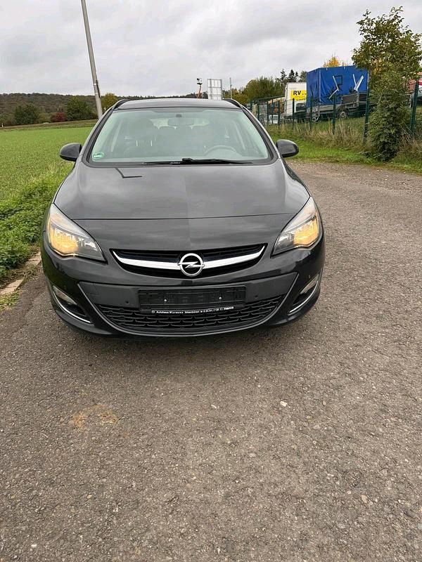 Gebraucht Opel Astra 131 PS (96 kW) 2013 Schwarz Kombi