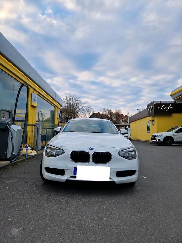 Weiß Gebraucht 2014 BMW 116 Kleinwagen | 6.100 € (Guter Preis) - Bild 1/4