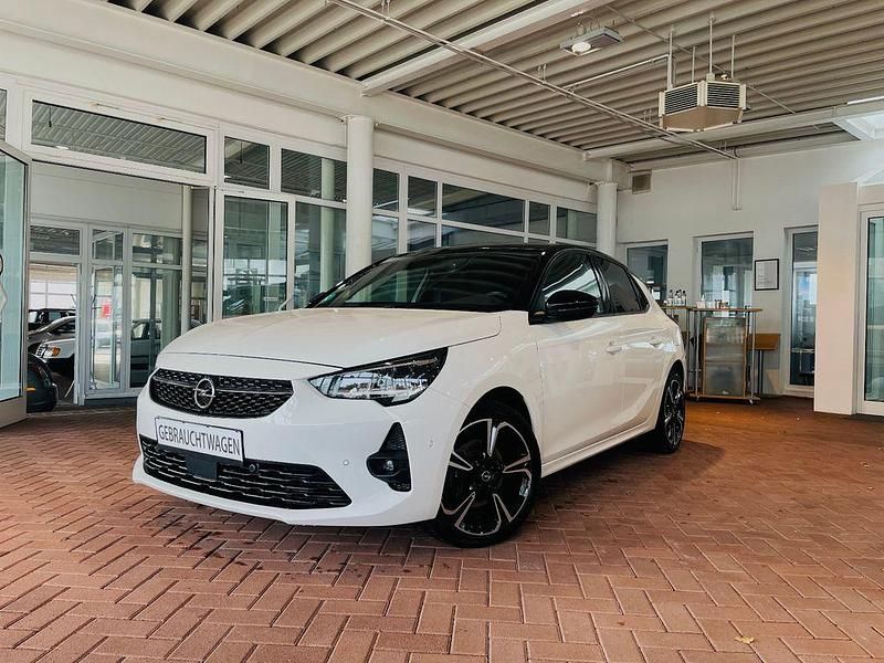 Weiß Gebraucht 2021 Opel Corsa GS Line Limousine | 18.600 € (Etwas zu teuer) - Bild 1/4