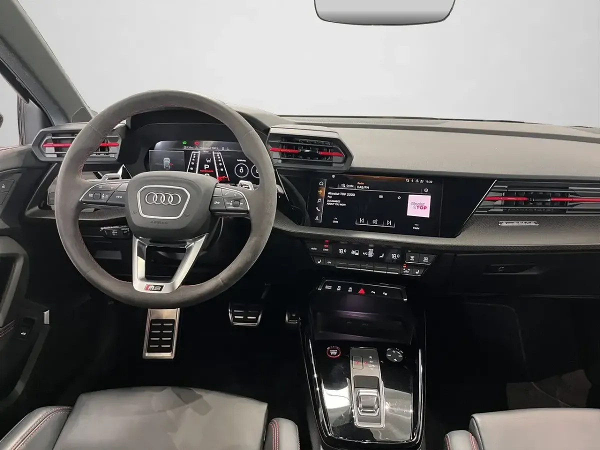 Gebraucht Audi RS3 Sportback Premium 400 PS (294 kW) 2023 Mythosschwarz metallic (metallic) Kleinwagen