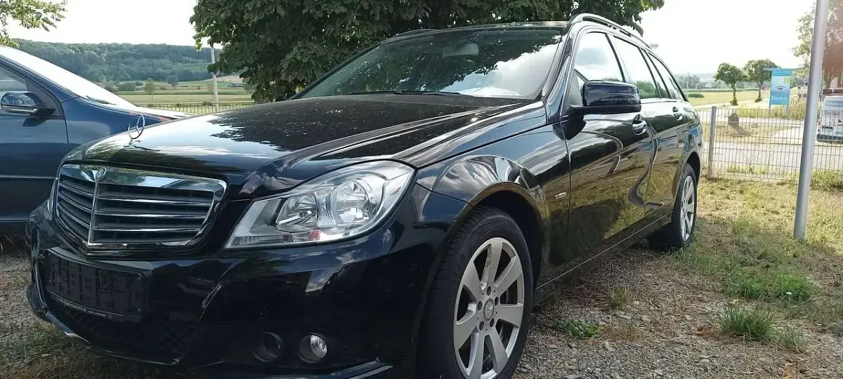 Gebraucht Mercedes C180 120 PS (88 kW) 2011 Schwarz Kombi