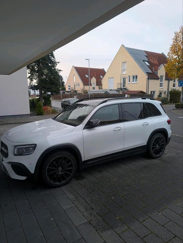 Weiß Gebraucht 2020 Mercedes GLB250 AMG line SUV | 37.000 € (Fairer Preis) - Bild 1/4